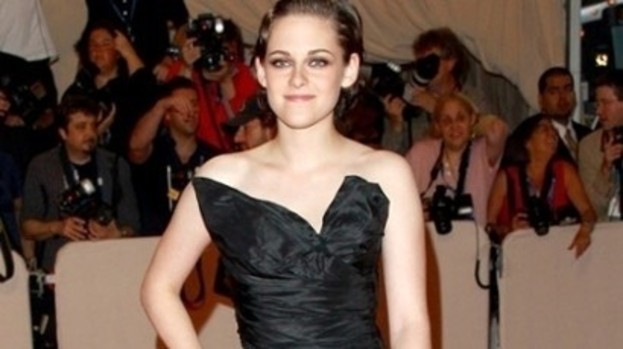 Kristen Stewart: Hated the contact lens for Breaking Dawn.