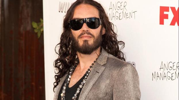 Russell Brand helps homeless man