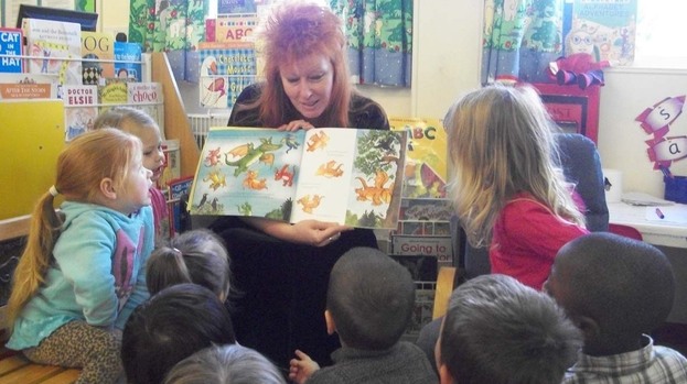  - 169837-extraordinary-booklover-lynn-steer-reads-to-nursery-pupils-at-ratho-primary-library-where-she-volu