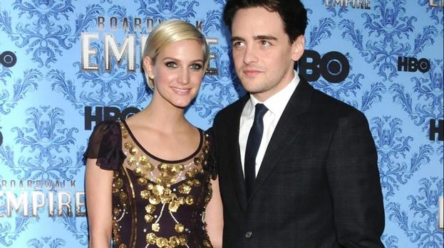 Ashlee Simpson splits from Vincent Piazza