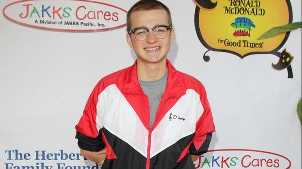 Angus T. Jones apologises